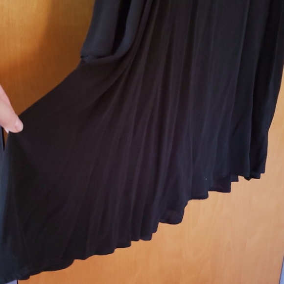 Flowy black dress from the gap - Picture 7 of 8